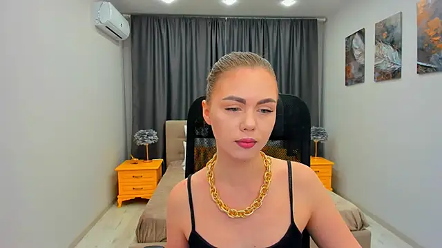 Snapshot of Strawberrye chatting on February 22, 2025, 11:35 am Strawberrye online show from February 22, 2025, 11:35 am