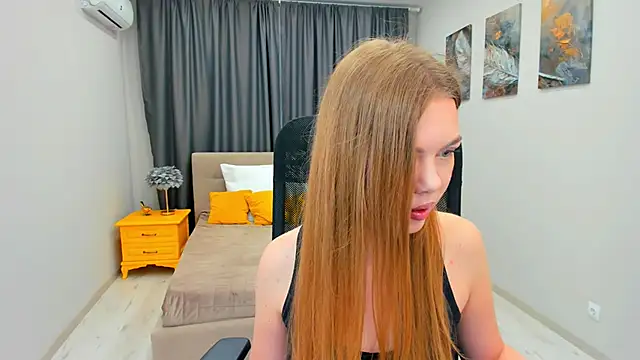 Snapshot of Strawberrye chatting on March 13, 2025, 11:30 am Strawberrye online show from March 13, 2025, 11:30 am