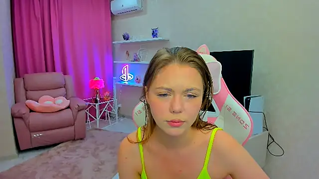 Snapshot of Strawberrye chatting on September 28, 2025, 3:34 am Strawberrye online show from September 28, 2025, 3:34 am