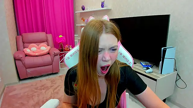 Snapshot of Strawberrye chatting on October 17, 2025, 3:31 am Strawberrye online show from October 17, 2025, 3:31 am