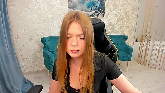 Snapshot of Strawberrye chatting on October 20, 2025, 3:40 am Strawberrye online show from October 20, 2025, 3:40 am