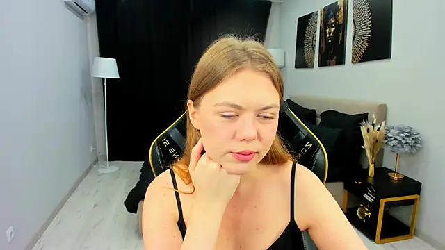 Snapshot of Strawberrye chatting on November 11, 2025, 3:39 am Strawberrye online show from November 11, 2025, 3:39 am