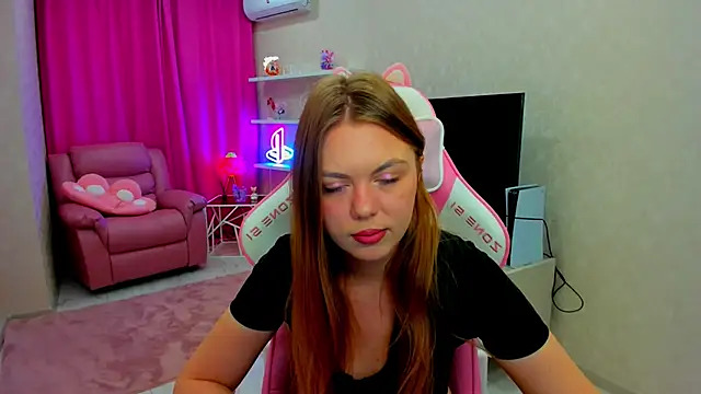 Snapshot of Strawberrye chatting on November 12, 2025, 3:29 am Strawberrye online show from November 12, 2025, 3:29 am