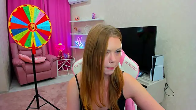 Snapshot of Strawberrye chatting on December 5, 2025, 3:26 am Strawberrye online show from December 5, 2025, 3:26 am