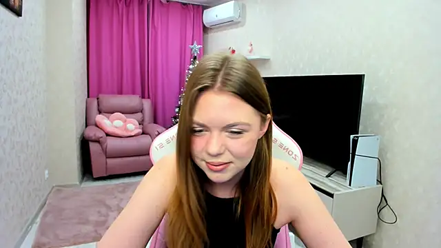 Snapshot of Strawberrye chatting on December 17, 2025, 3:34 am Strawberrye online show from December 17, 2025, 3:34 am