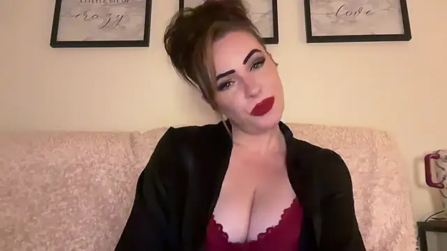 EmilyBlue online show from November 9, 2025, 8:51 pm