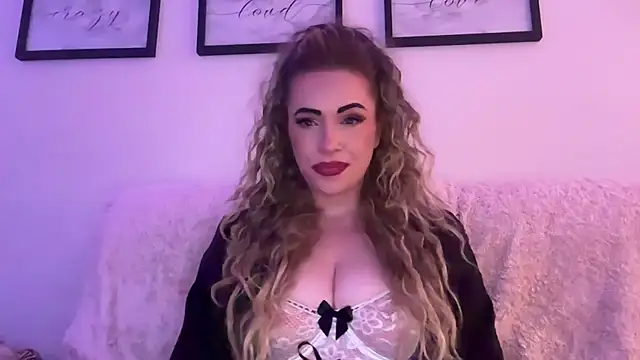 EmilyBlue online show from December 14, 2025, 9:08 pm