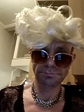 Pauline41 online show from October 28, 2025, 5:04 pm