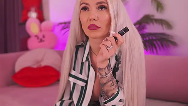 Snapshot of fallingangel chatting on February 17, 2025, 4:15 pm fallingangel online show from February 17, 2025, 4:15 pm