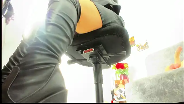 Snapshot of MIss_Kendall_ chatting on February 23, 2025, 8:00 pm MIss Kendall online show from February 23, 2025, 8:00 pm