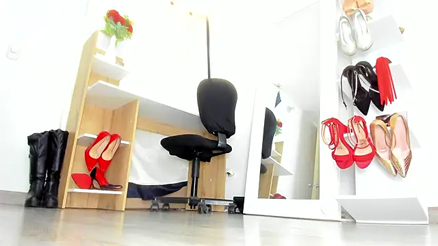 Snapshot of MIss_Kendall_ chatting on October 8, 2025, 7:11 pm MIss Kendall online show from October 8, 2025, 7:11 pm