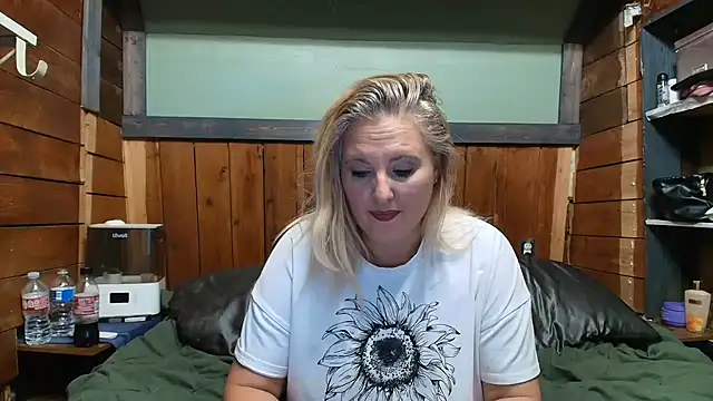 lisaxlovexxx online show from April 15, 2026, 6:59 pm