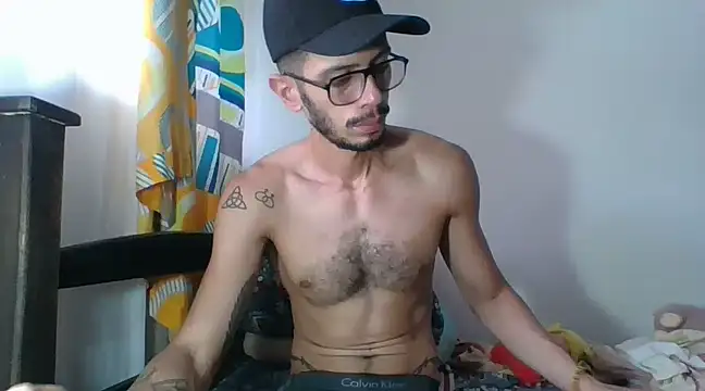 Snapshot of alisterxxx chatting on January 14, 2025, 3:47 pm alisterxxx online show from January 14, 2025, 3:47 pm