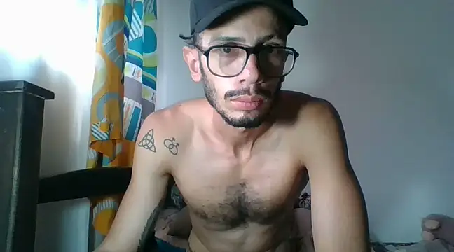 Snapshot of alisterxxx chatting on January 14, 2025, 6:49 pm alisterxxx online show from January 14, 2025, 6:49 pm