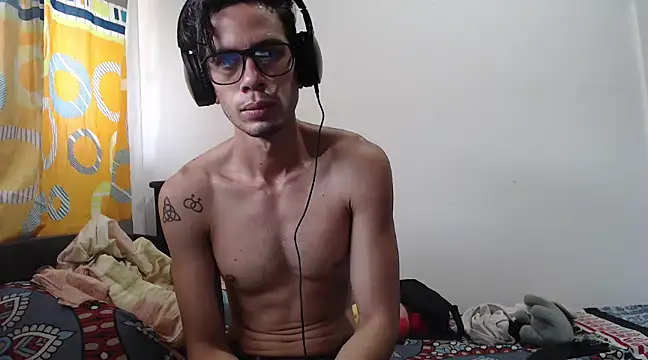 Snapshot of alisterxxx chatting on February 1, 2025, 2:56 pm alisterxxx online show from February 1, 2025, 2:56 pm