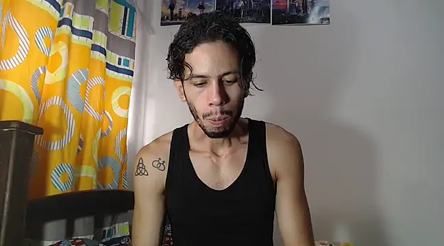 Snapshot of alisterxxx chatting on February 21, 2025, 12:28 pm alisterxxx online show from February 21, 2025, 12:28 pm