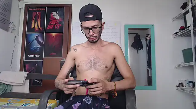 Snapshot of alisterxxx chatting on March 11, 2025, 6:52 pm alisterxxx online show from March 11, 2025, 6:52 pm