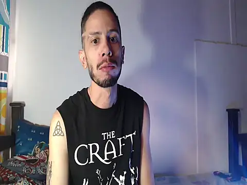 Snapshot of alisterxxx chatting on October 15, 2025, 11:10 am alisterxxx online show from October 15, 2025, 11:10 am