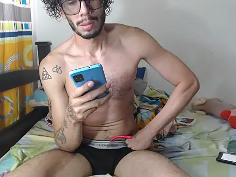 Snapshot of alisterxxx chatting on October 23, 2025, 6:28 pm alisterxxx online show from October 23, 2025, 6:28 pm