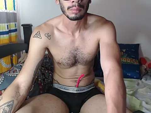 Snapshot of alisterxxx chatting on November 7, 2025, 6:19 pm alisterxxx online show from November 7, 2025, 6:19 pm