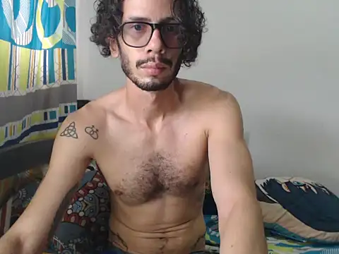 Snapshot of alisterxxx chatting on November 12, 2025, 6:30 pm alisterxxx online show from November 12, 2025, 6:30 pm