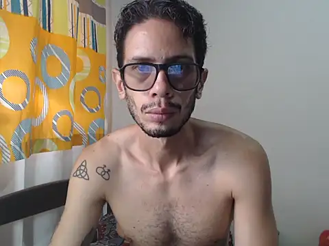 alisterxxx online show from April 15, 2026, 2:02 pm