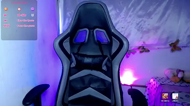 ninatiny online show from February 17, 2026, 9:10 pm