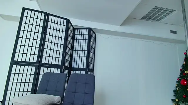 girl nextd00r online show from January 10, 2025, 1:20 pm