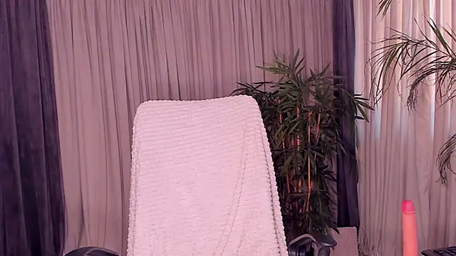 daisyd001 online show from February 12, 2025, 9:20 am