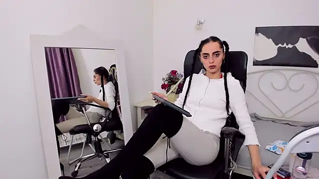 jessystarr online show from February 26, 2025, 4:14 pm