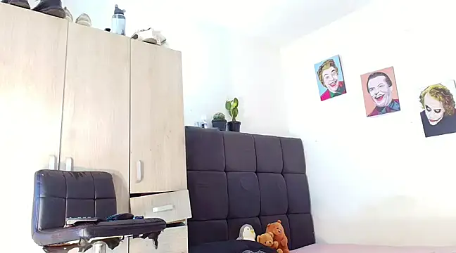 Snapshot of queenaliice chatting on March 7, 2025, 5:49 pm queenaliice online show from March 7, 2025, 5:49 pm