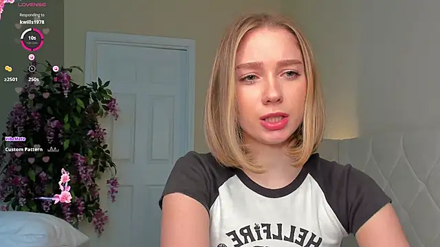 Snapshot of BabyEllen chatting on January 20, 2025, 6:53 pm BabyEllen online show from January 20, 2025, 6:53 pm