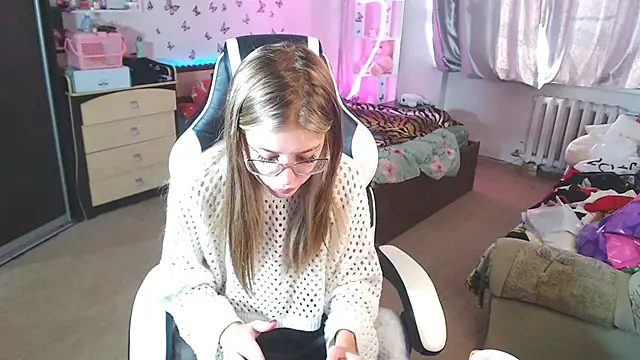 Kira honeyy online show from March 6, 2025, 4:41 am