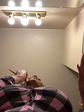 MzParker online show from December 17, 2024, 4:21 pm