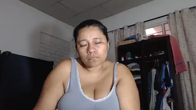 adrixxx38 online show from February 4, 2026, 10:15 pm