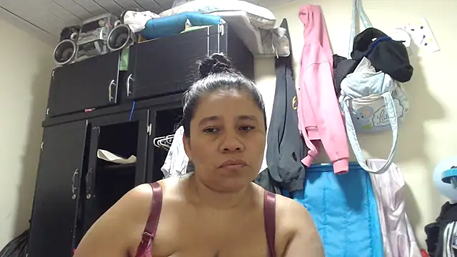 adrixxx38 online show from April 6, 2026, 9:16 pm