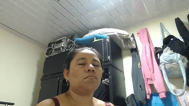 adrixxx38 online show from April 12, 2026, 10:53 am