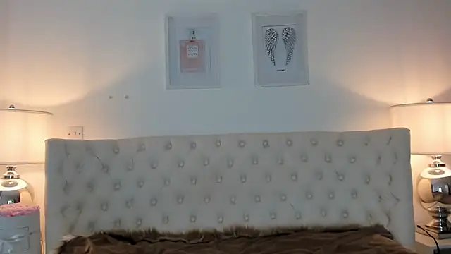 JessicaJames23 online show from September 16, 2025, 11:44 am