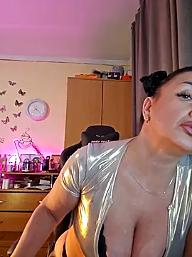 Snapshot of Hotangel75 chatting on February 5, 2026, 5:50 pm Hotangel75 online show from February 5, 2026, 5:50 pm