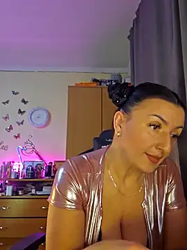 Snapshot of Hotangel75 chatting on February 6, 2026, 6:22 pm Hotangel75 online show from February 6, 2026, 6:22 pm