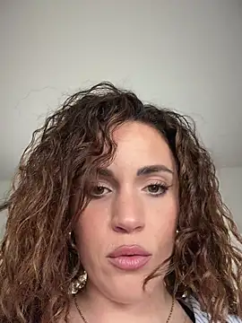 Clara-xoxo online show from March 3, 2026, 12:00 pm