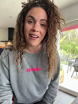 Clara-xoxo online show from March 30, 2026, 9:21 am