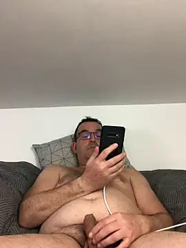 Snapshot of Lentbulant chatting on March 6, 2025, 4:38 pm Lentbulant online show from March 6, 2025, 4:38 pm