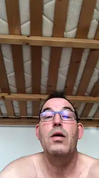 Snapshot of Lentbulant chatting on March 15, 2025, 10:24 am Lentbulant online show from March 15, 2025, 10:24 am