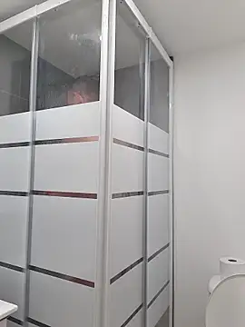 Snapshot of Lentbulant chatting on September 17, 2025, 6:20 pm Lentbulant online show from September 17, 2025, 6:20 pm