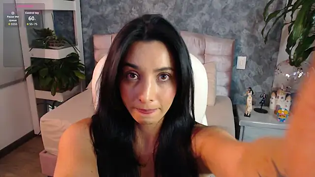Snapshot of niko_robin chatting on August 6, 2026, 10:55 pm niko robin online show from August 6, 2026, 10:55 pm