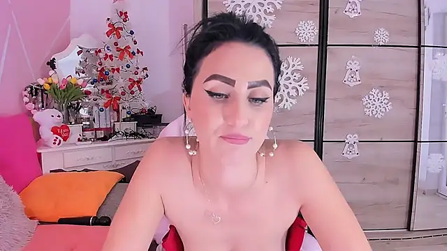 Snapshot of Maryelle chatting on December 4, 2024, 11:35 pm Maryelle online show from December 4, 2024, 11:35 pm