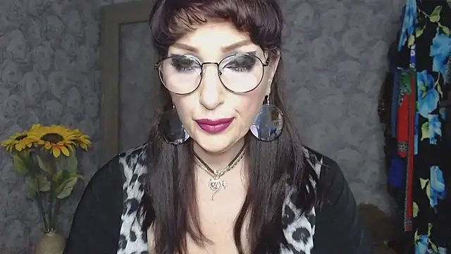 Aziza1 online show from May 26, 2026, 2:24 pm