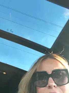 Etwas neugierig online show from March 11, 2025, 3:45 pm