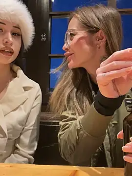 Etwas neugierig online show from March 10, 2026, 5:51 pm